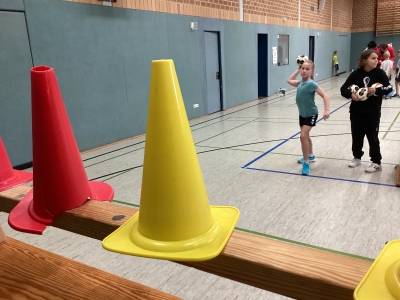Handballer vs. Grundschulen
